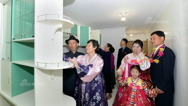 居民入住朝鲜平壤CBD高端免费社区：感动落泪