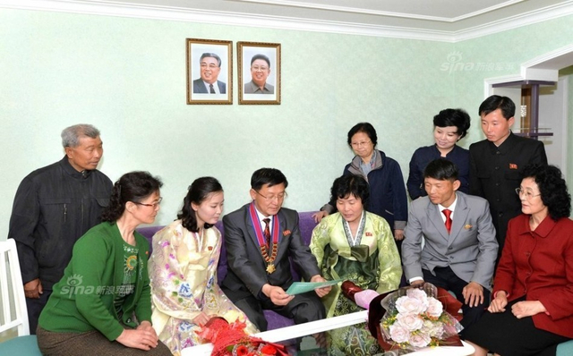 居民入住朝鲜平壤CBD高端免费社区：感动落泪