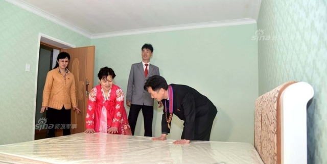 居民入住朝鲜平壤CBD高端免费社区：感动落泪