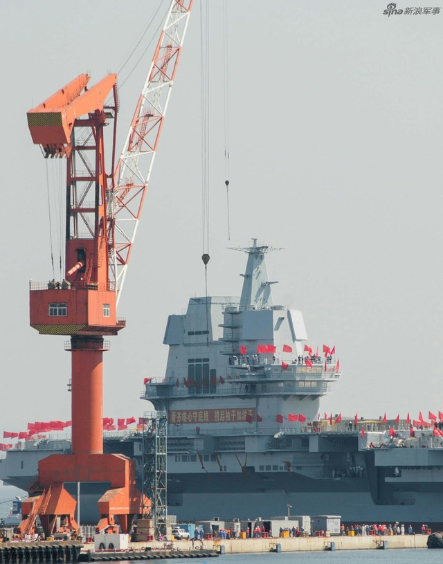 国产航母与辽宁号正面对比：舰岛大变样更帅气