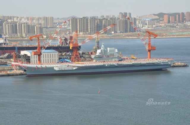 国产航母与辽宁号正面对比：舰岛大变样更帅气