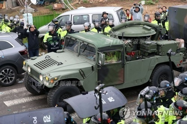 萨德反导快部署完成!韩国8000名警察镇压抗议