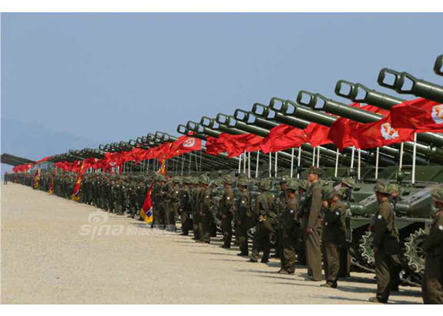 朝鲜最大规模火力演习：金正恩坐大奔亲临指挥