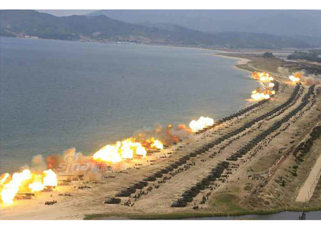 朝鲜最大规模火力演习：金正恩坐大奔亲临指挥