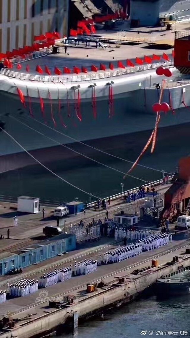 心情澎湃！中国首艘国产航母今日举行下水仪式
