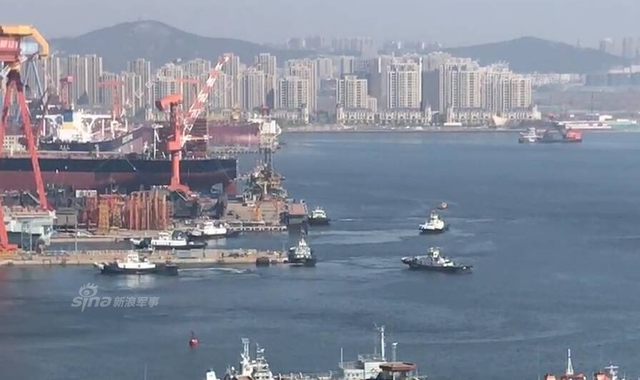 心情澎湃！中国首艘国产航母今日举行下水仪式