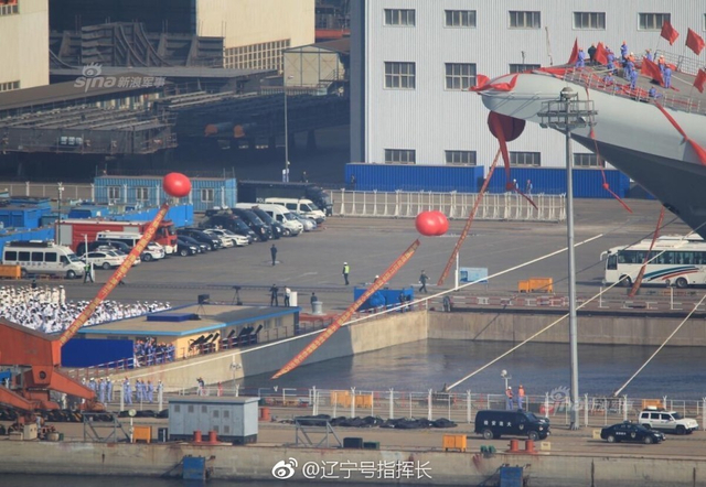 心情澎湃！中国首艘国产航母今日举行下水仪式