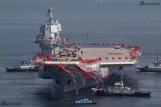 震撼高清大图！看中国首艘国产航母的下水盛况