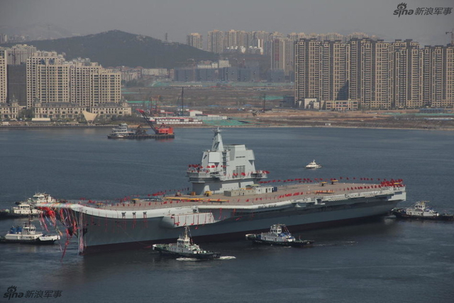 震撼高清大图！看中国首艘国产航母的下水盛况