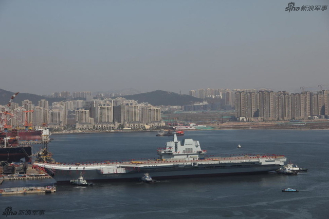 震撼高清大图！看中国首艘国产航母的下水盛况