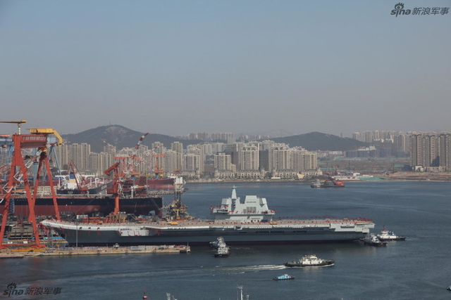 震撼高清大图！看中国首艘国产航母的下水盛况