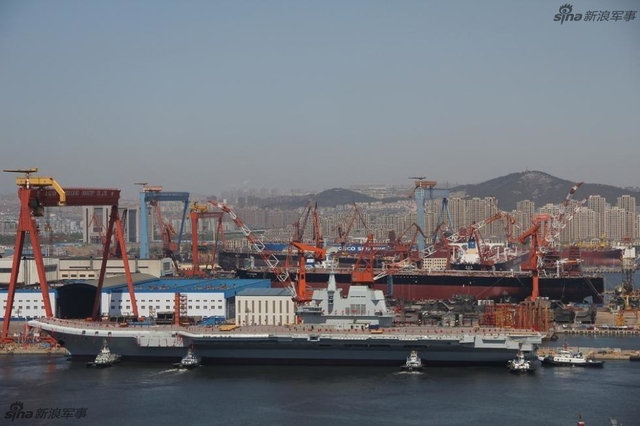 震撼高清大图！看中国首艘国产航母的下水盛况