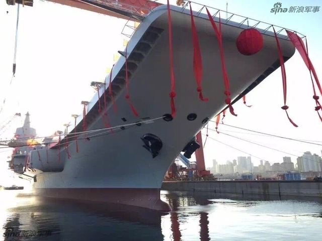 震撼高清大图！看中国首艘国产航母的下水盛况
