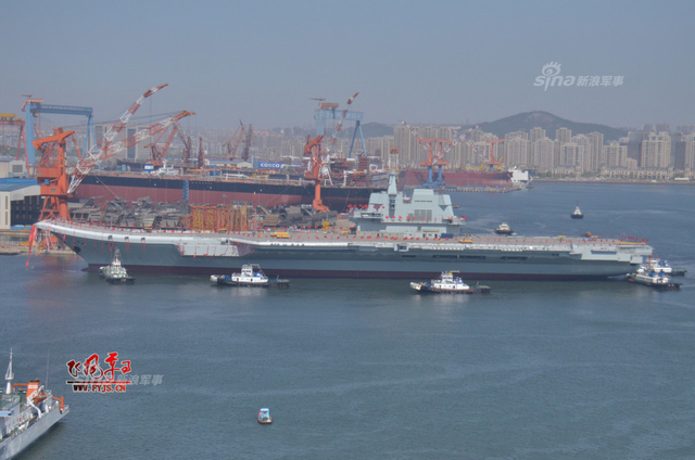 让你看个爽快！国产航母下水过程高清细节大图
