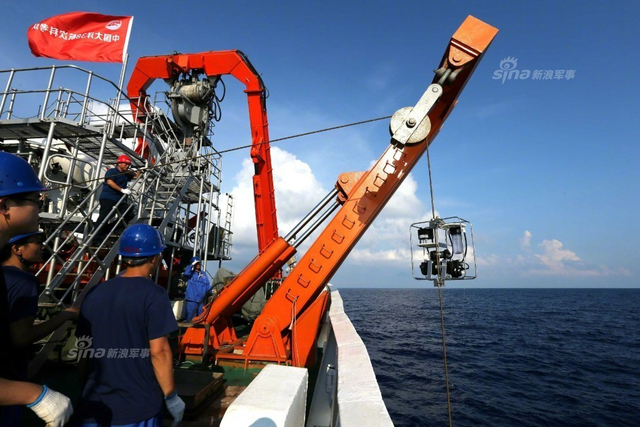 探查每一寸领土！中国蛟龙号深潜器抵南海作业