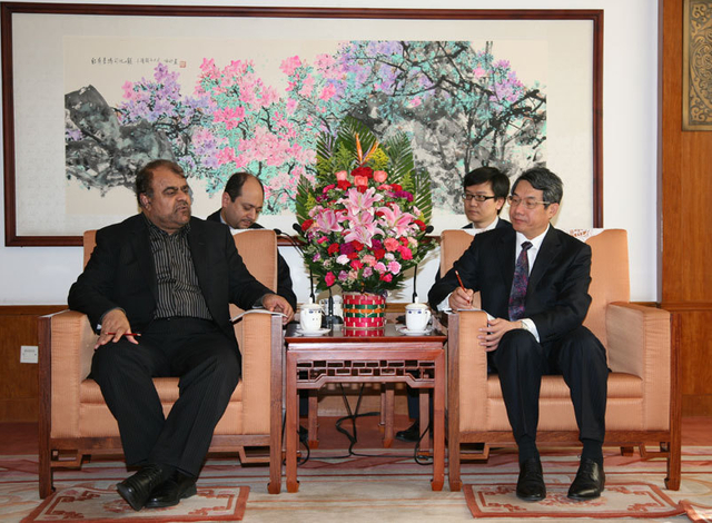 刘铁男会见道达尔集团董事长马哲睿
