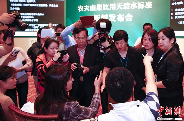 《京华时报》记者进行了激烈争辩