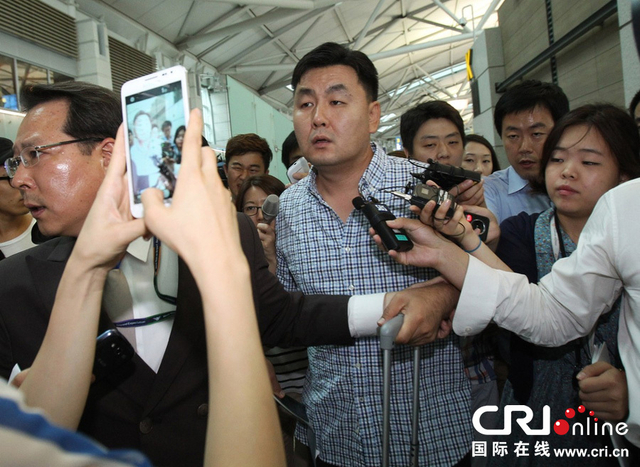 亚洲航空总裁召开新闻发布会