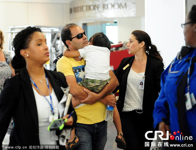 焦急等待的家属