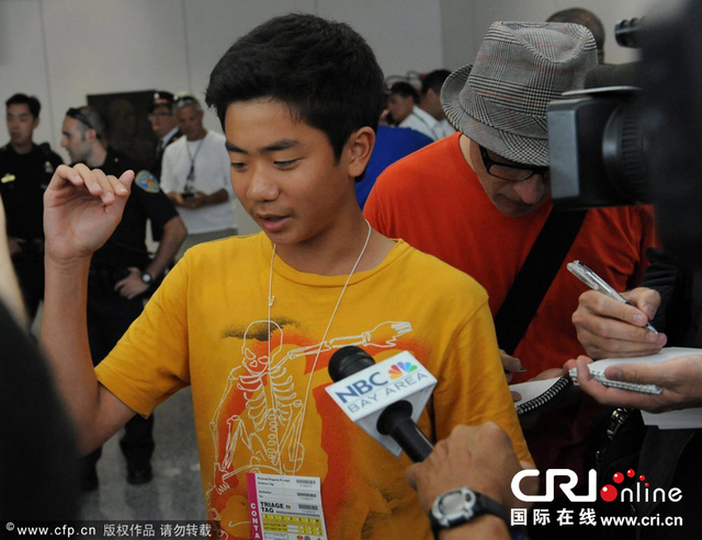 焦急等待的家属