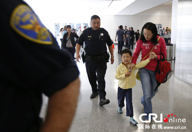 焦急等待的家属