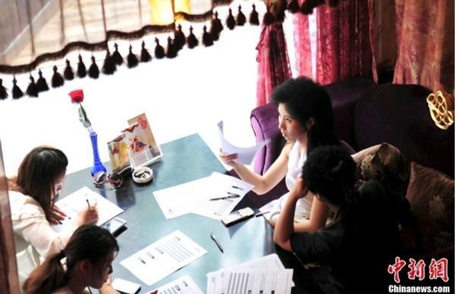 富豪相亲会成财色交易小三专场