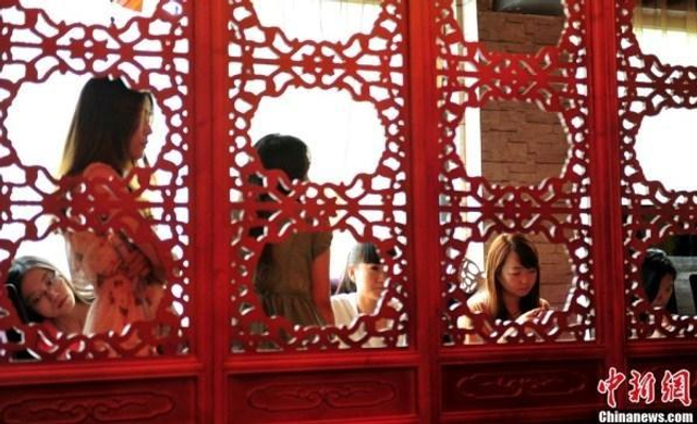 富豪相亲会成财色交易小三专场