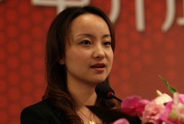 泛鑫保险美女老板陈怡携款5亿跑路 在斐济被抓