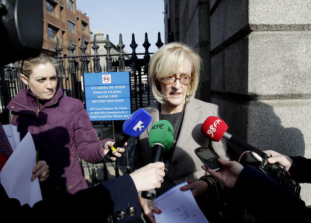 2013年震动爱尔兰的代孕出生证明案