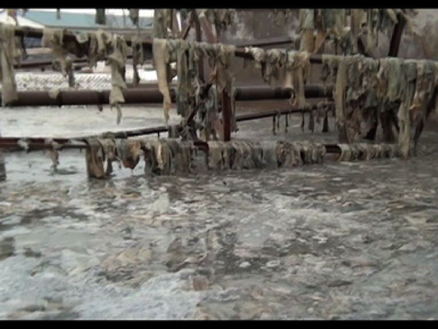 雅客金冠蜡笔小新使用垃圾皮料明胶生产糖果