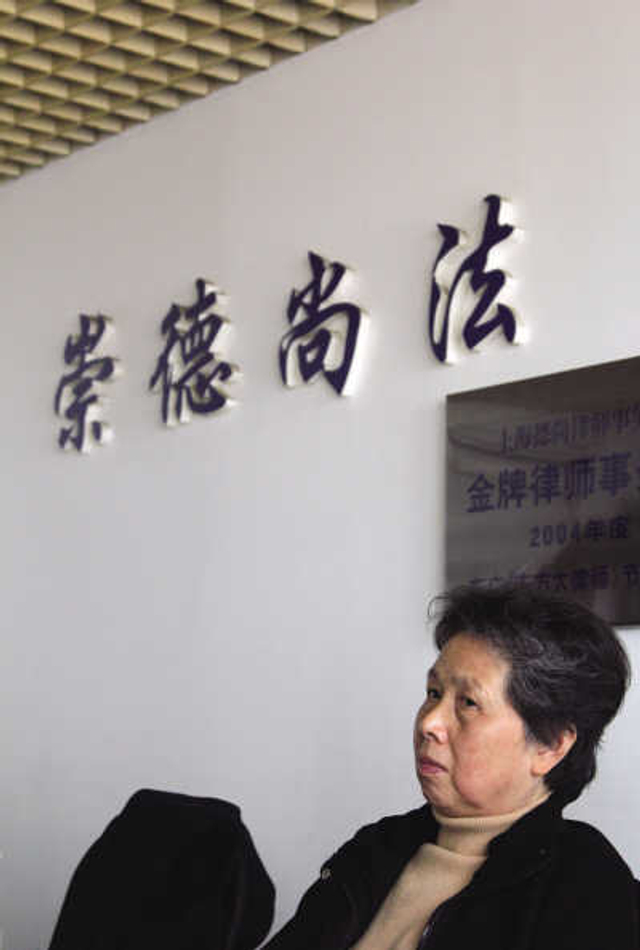 66岁的上海债民钱女士买了21万元超日债