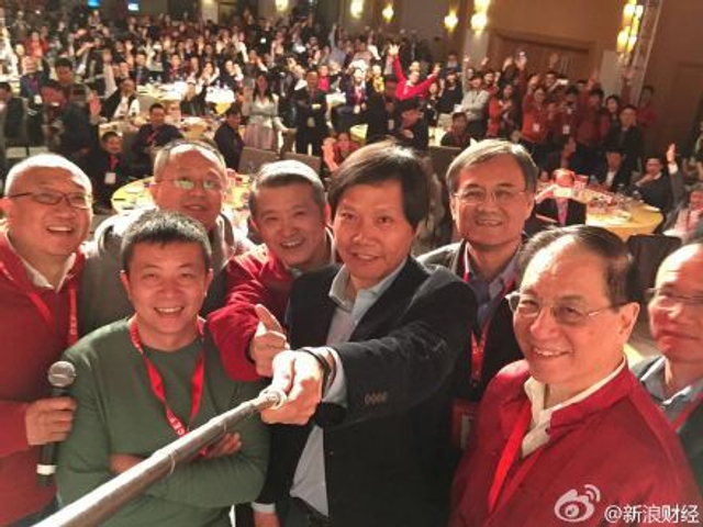 中国最有钱的人竟也爱自拍