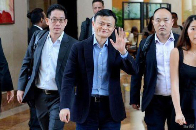 看完马云王健林的保镖再看李嘉诚的 不能比！ 