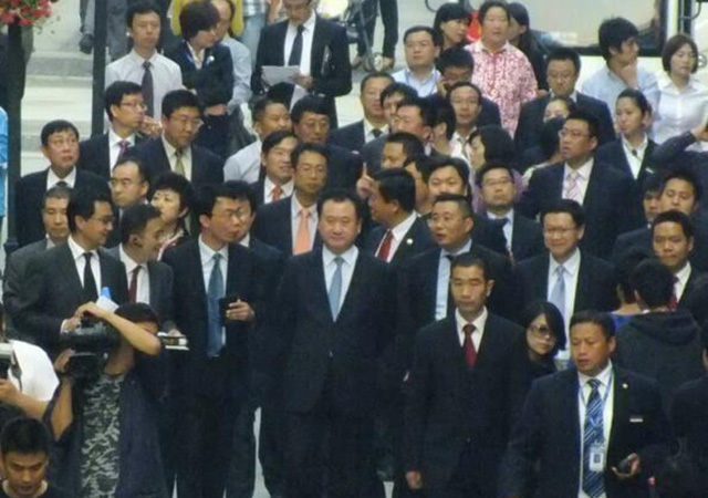 看完马云王健林的保镖再看李嘉诚的 不能比！ 