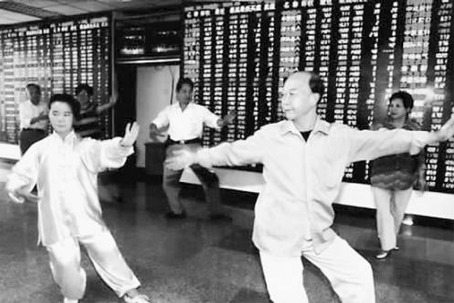 熊市中的营业部：股民大厅打太极