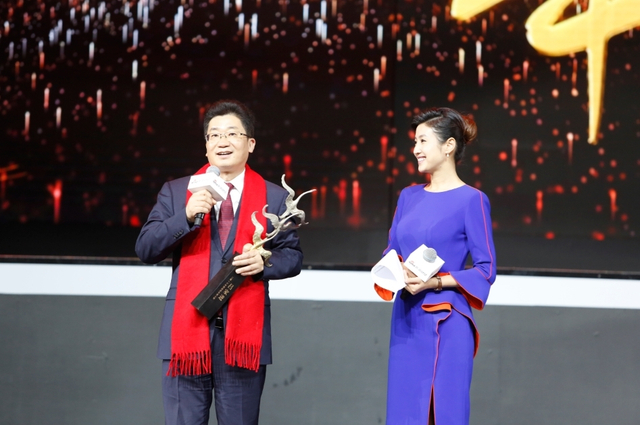 【图集】2016十大经济年度人物获奖者吕家进