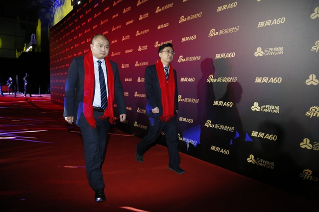 颁奖嘉宾文钊走红毯