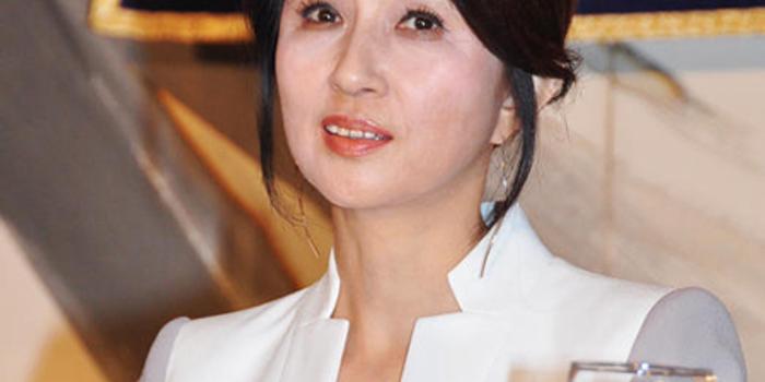 60岁日本女星为何要与34岁老公离婚 手机新浪网 60岁日本女星为何要与34岁老公离婚 手机新浪网