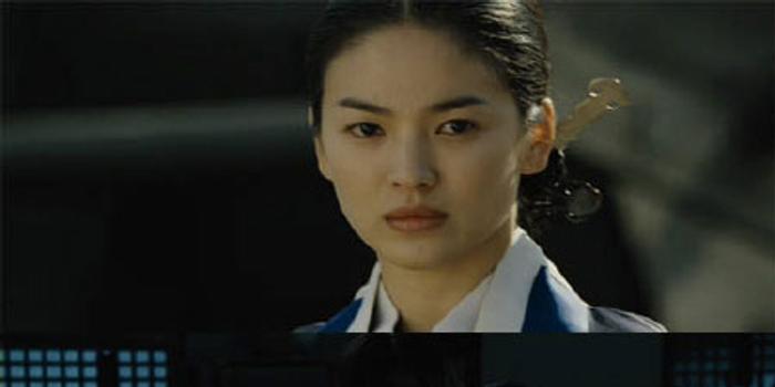 宋慧乔主演的影片《黄真伊》,不久前首次公开了片中宋慧乔与刘智泰的