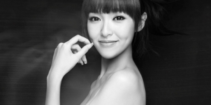 唐嫣自信代言粉红丝带 为公益首次全裸出镜(图