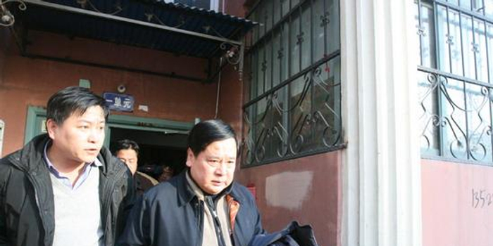 组图:赵炎送别师傅马季 表情沉重满脸写尽不舍