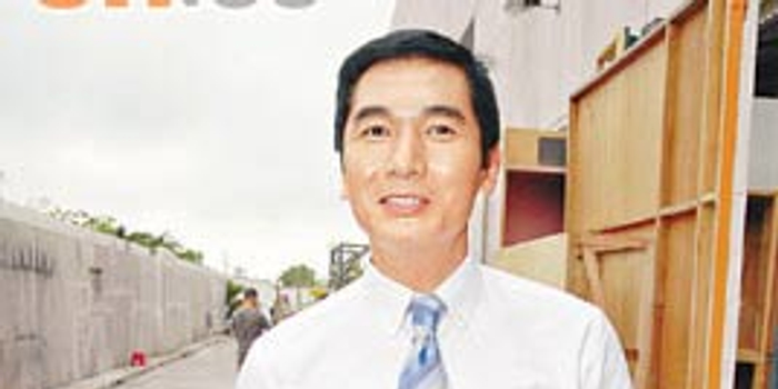 方中信拿刘鉴雄开玩笑 疼老婆犒赏莫可欣(图)