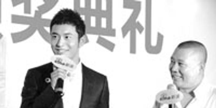 北京晨报:郭德纲出席新浪颁奖调侃许文强(图)