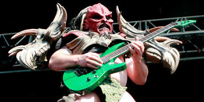 重金属乐队gwar继续北美巡演 缅怀已故吉他手