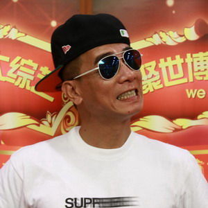 陈小春自曝追求应采儿很虐心：经常不理我_手机新浪网