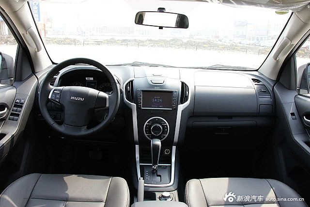 2015款五十铃D-MAX 2.5T自动四驱超豪华款到店实拍