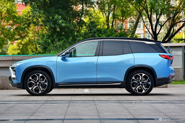 2018款蔚来ES8 创始版 