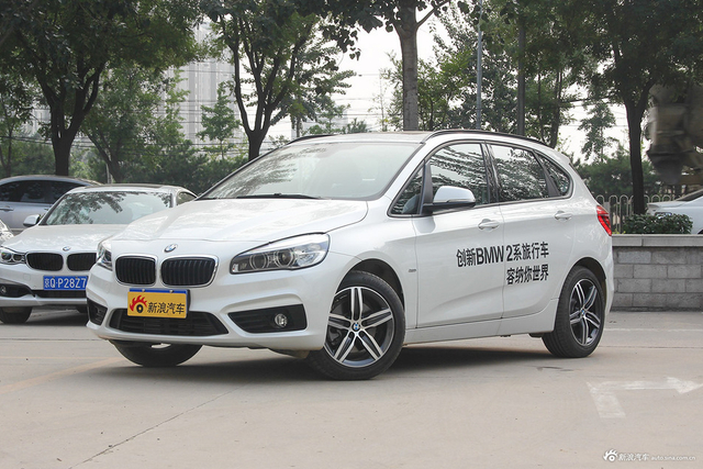 2016款宝马2系旅行车218i 1.5T自动运动设计套装 