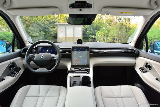 2018款蔚来ES8 创始版 