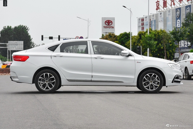 2017款吉利博瑞1.8T自动尊贵型